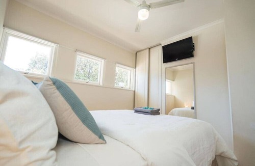 Glenelg Apartment | Beachy Keen on Moseley - Laid-Back Stay by the Jetty