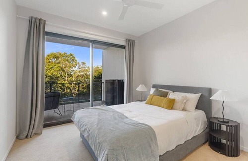 Macgregor Apartment | Modern 2BR Apartment Balcony & Central Convenience