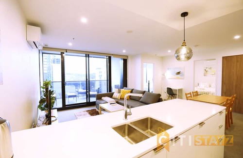 Phillip Apartment | 2bd 2bth - Chic Apt in Woden CBD