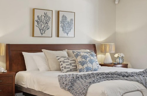 Korora House | Pet Friendly, Pool, Beachside BBQ Heaven, Sleeps 8-10