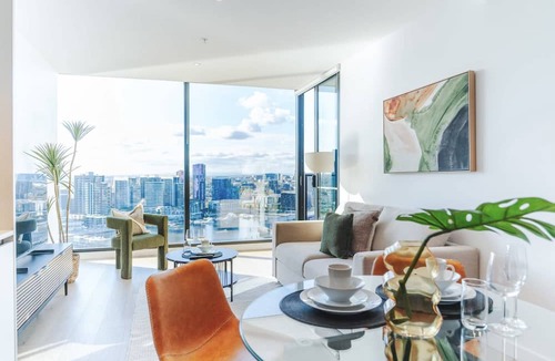 Docklands Apartment | Brilliant Collins Wharf Waterfront Condo