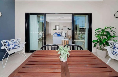 Cairns North Apartment | Coastal 2-Bed with Parking & Pool by the Ocean