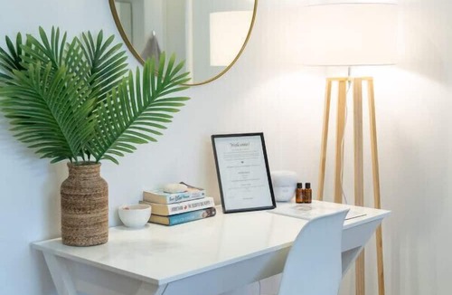 Burleigh Heads Apartment | Elegant Burleigh Headland Apartment with Balcony, Ocean and Skyline Views