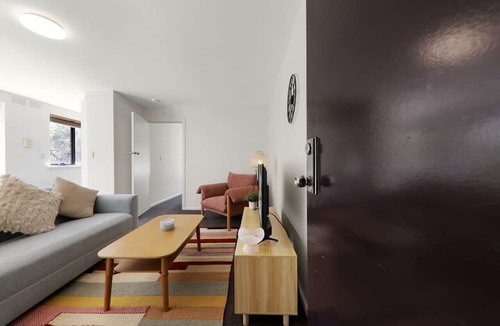St Kilda Apartment | Retro Rose St Kilda Mansions