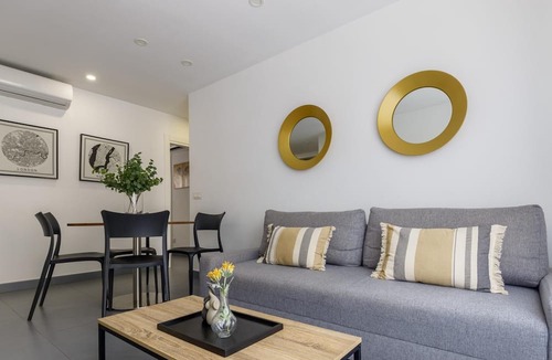 La Trinidad Apartment | Juan de Austria 3A Living4malaga