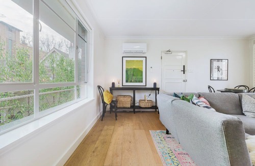 South Yarra Apartment | Timeless fusion of vintage charm and eclectic chic