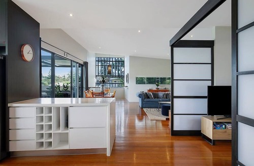 Taringa Apartment | Top of Taringa Penthouse with Sweeping Views