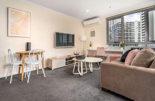 Gungahlin Apartment | 2BR Apt in the heart of the Gungahlin Town Centre!