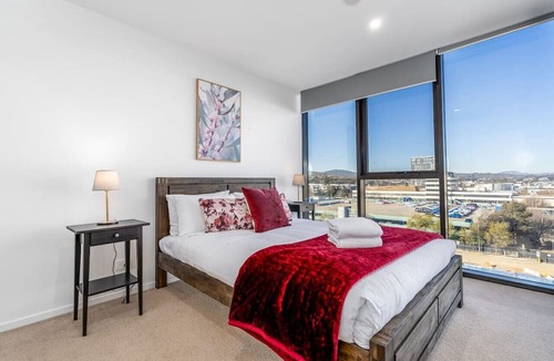 Phillip Apartment | Grand Central Towers Apt | Resort-Style Amenities