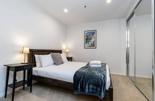 Phillip Apartment | Grand Central Towers Apt | Resort-Style Amenities
