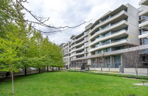 Capital Hill Apartment | 2BR Apartment near Parliament House