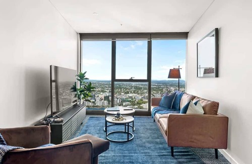 Brisbane Central Business District Apartment | SkyRise Style! 1Bed/1Bath/1Car/VIEWS! ~ CBD