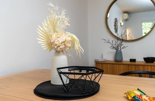 Kingston Apartment | Modern Apt | 2 mins to Kingston Foreshore!