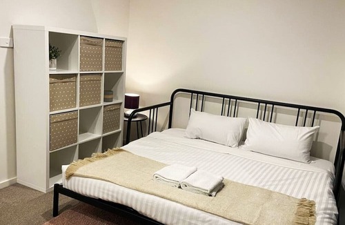 Phillip Apartment | Family Friendly 2BR Townhouse 5mins to Hospital