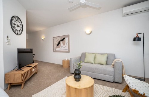 Kingston Apartment | Stylish Studio Apt | 2 mins to Kingston Foreshore!