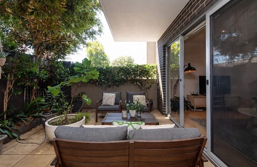 Hampton Apartment | Heart of Hampton by the Beach
