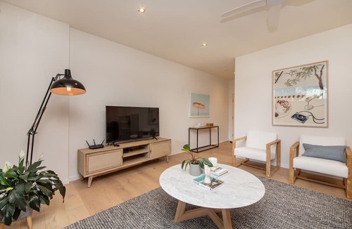 Hampton Apartment | Heart of Hampton by the Beach