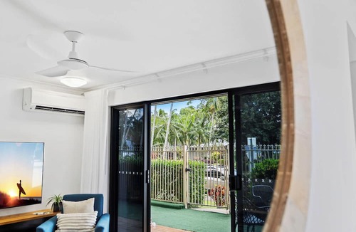 Cairns North Apartment | Oceanfront Apartment w/Pool & BBQ - Central Cairns
