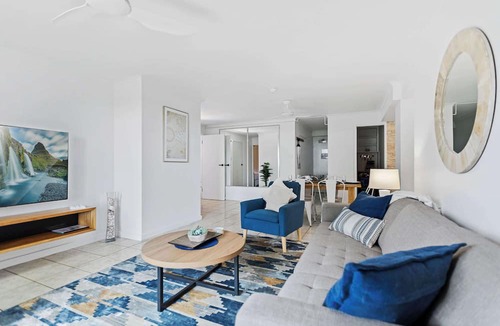 Cairns North Apartment | Oceanfront Apartment w/Pool & BBQ - Central Cairns