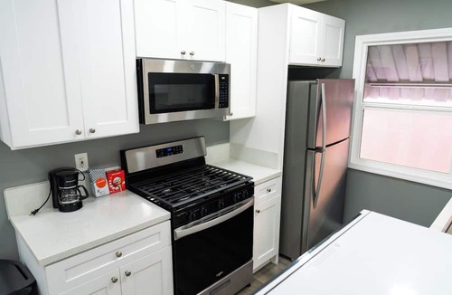 East Village Apartment | Modern Condo Near Beach & Downtown - Sleeps 4