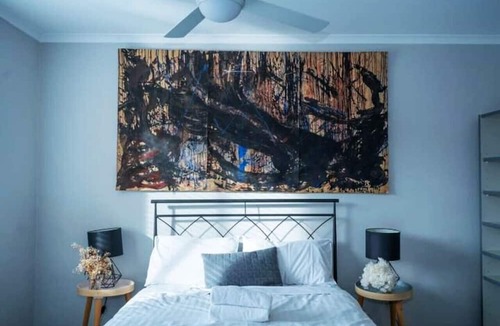 Griffith Apartment | Contemporary 2BR apartment near Kingston