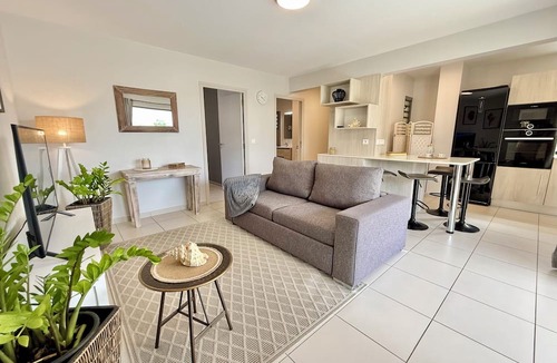 Papeete Condo | Vaiana City Quiet in Central Papeete 2BRD Parking Fiber Wi-Fi A/C