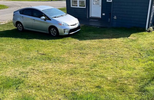 Edinboro Cottage | Quaint Lakeside Cottage in Edinboro just steps from the lake!
