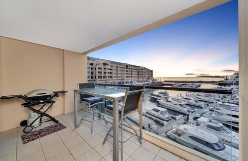 Glenelg Apartment | Sub-Penthouse Glenelg Waterfront | By Host Solutions