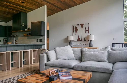 Camp Nelson House | A House in the Mountains - Modern Spacious & Views