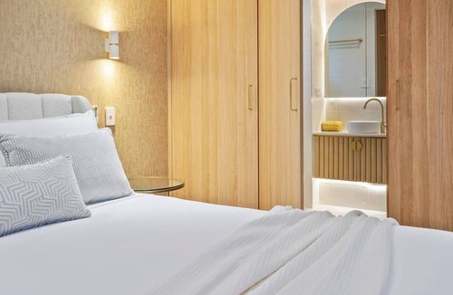 Mermaid Beach Apartment | Cest Mermaid A Stunning Beachside Escape