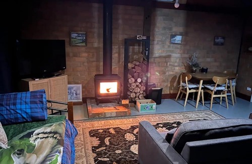 Warrenbayne Cabin | Rainbow valley bunkhouse