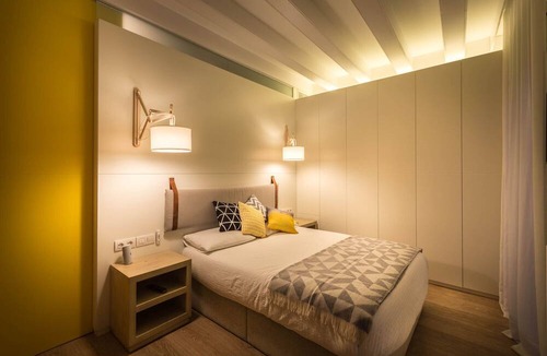 la Vila de Gracia Apartment | TOP CLASS NEW 2BD AP | Sun | Lift | Metro | HiSpeed Wifi | 4 people