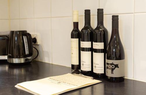 Hackney Apartment | Secluded Hackney Cottage Near Botanic Gardens with Free Parking - Koala Stay
