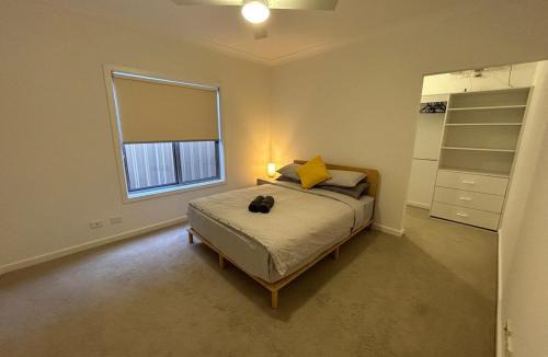 Klemzig Villa | Comfort and Space 3BR, open living and outdoor areas