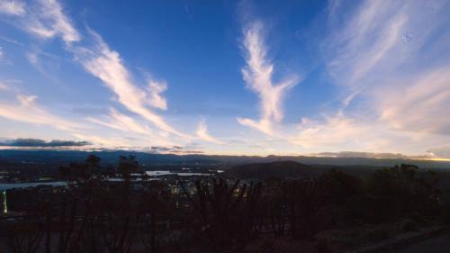 Reid Apartment | Spacious 2BR Apt in Canberra City Centre BBQ/Pool