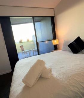 Phillip Apartment | Cozy 2BR, 2bath 2 parking, Pet Friendly, 6 sleep, Woden ,