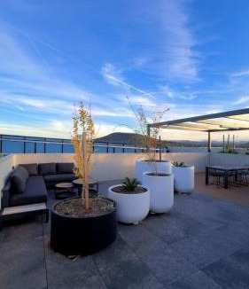 Phillip Apartment | Cozy 2BR, 2bath 2 parking, Pet Friendly, 6 sleep, Woden ,