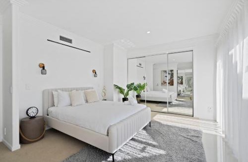 Mermaid Beach Villa | Luxury Mermaid Beach Pool 4 King Sleeps 10
