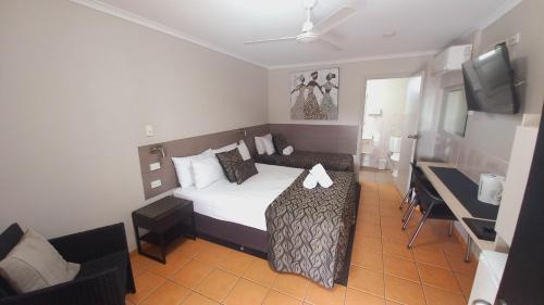Svensson Heights Hotel | Golden Palms Motor Inn