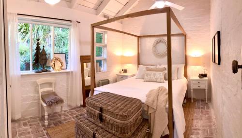 Healesville House | ONE WEE COTTAGE Bring your dog and enjoy a cosy romantic winter fireside stay