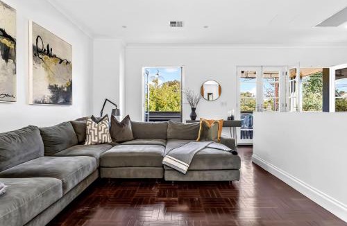 North Adelaide House | Wow! Luxury, City Fringe, 3BR, Garage, 2 mins Oval