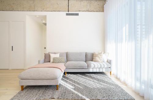 Phillip Apartment | Sunlit 1BR Retreat, Shops and Cafes at Doorstep - Hosted by Canstay