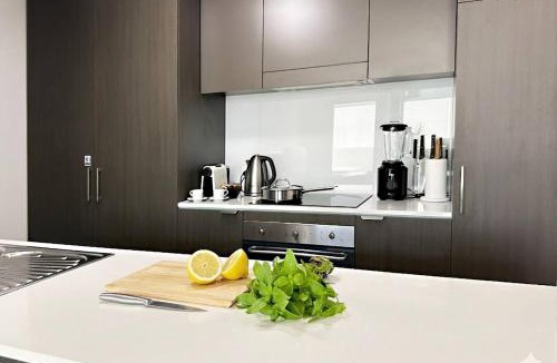 Fortitude Valley Apartment | MAANGO 1BR Apt James St Free Parking Balcony
