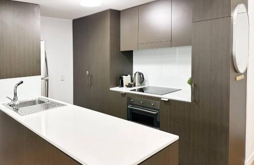 Fortitude Valley Apartment | MAANGO 1BR Apt James St Free Parking Balcony