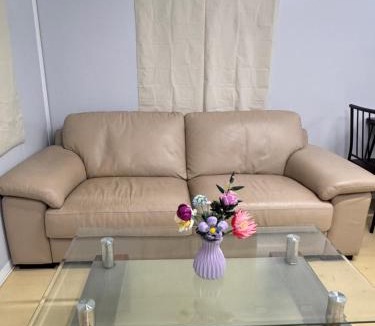 Mulgrave Apartment | Beautiful 2 bedroom Tiny House Walk to Station