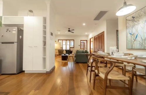 Annerley House | House of Fairy Wren -Charming Queenslander Cottage mins drive to Brisbane CBD and Gabba Stadium! - Holiday Home