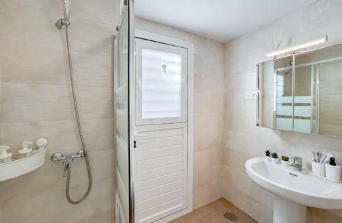 El Palo Apartment | Villamarina del Palo Beach by Stay Belonio