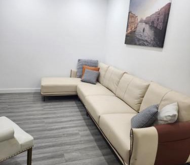 Konagaderra House | Spacious 5 Bedroom Family Retreat Near Melbourne