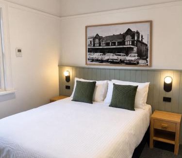 Queanbeyan Hotel | Tourist Hotel Queanbeyan