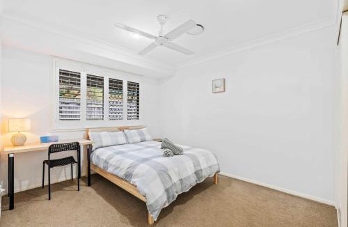 Kuraby House | The Grandview | 5BR Family Home, Two Lounges